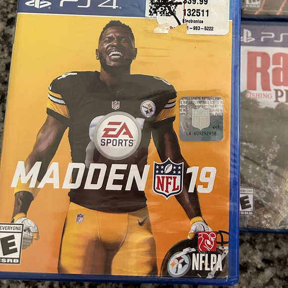 PS4 Madden 19 NEW & SEALED - Picture 1 of 1